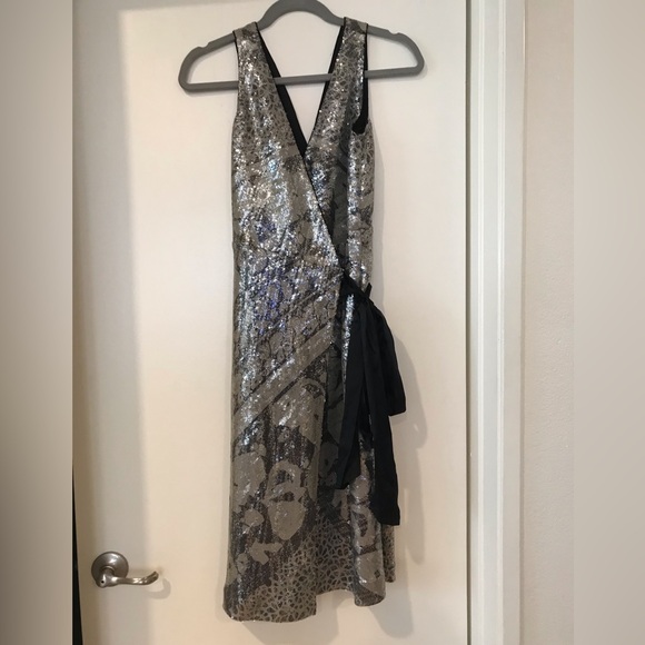 NWOT Diane Von Furstenberg silver sequin dress SZ 6 - Picture 7 of 9
